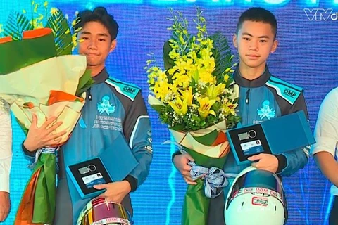 32 tay đua Việt Nam được trao bằng đua ôtô thể thao