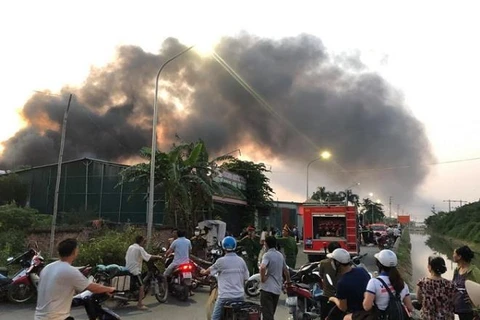 Hà Nội: Cháy xưởng sản xuất mũ bảo hiểm tại huyện Hoài Đức