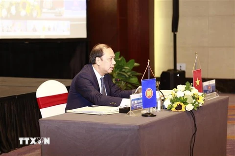 Thứ trưởng Bộ Ngoại giao Việt Nam Nguyễn Quốc Dũng, Trưởng SOM ASEAN-Việt Nam chủ trì hội nghị. (Ảnh: TTXVN phát)