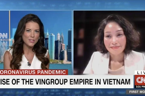 Bà Lê Thị Thu Thủy - Phó Chủ tịch Tập đoàn Vingroup (bên phải) trò chuyện cùng nhà báo nổi tiếng Julia Chatterley trong chương trình First Move của CNN. (Nguồn: Vietnam+)