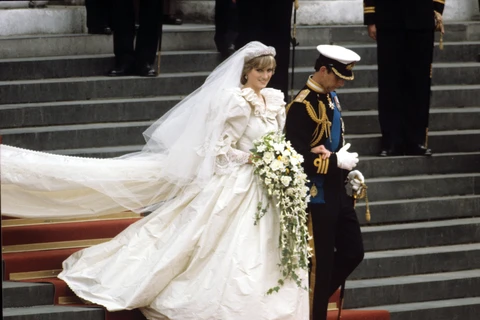 Chiếc váy của Công nương Diana do người bạn thân David Emanuel thiết kế. (Nguồn: Rex Features)
