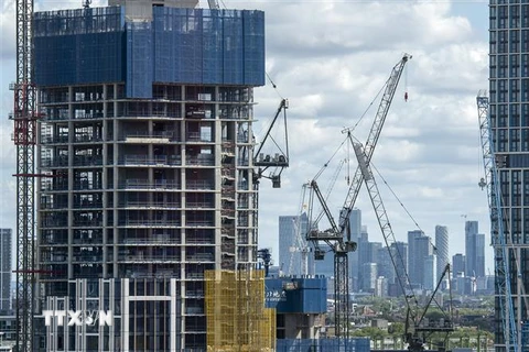 Một công trường xây dựng tại khu vực Tây Nam London, Anh, ngày 2/8/2020. (Ảnh: AFP/TTXVN)