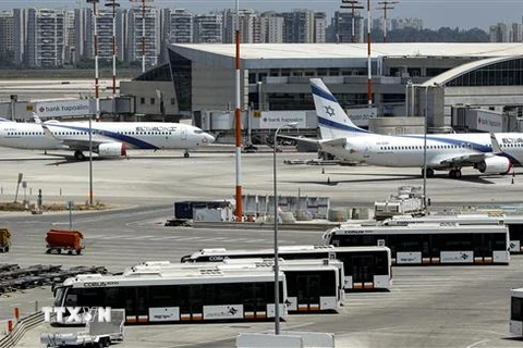 Máy bay đỗ tại sân bay Ben Gurion, phía đông Tel Aviv, Israel, ngày 7/7/2020. (Ảnh: AFP/ TTXVN)