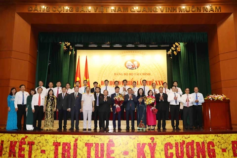 Ban Chấp hành Đảng bộ Bộ Tài chính khóa XXV, nhiệm kỳ 2020-2025 ra mắt Đại hội. (Ảnh: Phạm Hậu/TTXVN)