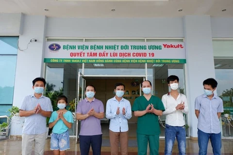 7 bệnh nhân được công bố chữa khỏi tại Bệnh viện Bệnh Nhiệt đới Trung ương. (Ảnh: PV/Vietnam+)