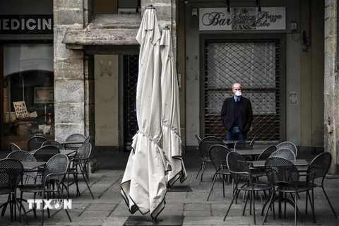 Một quán bar đóng cửa do dịch COVID-19 tại Turin, Italy ngày 16/3/2020. (Ảnh: AFP/TTXVN)