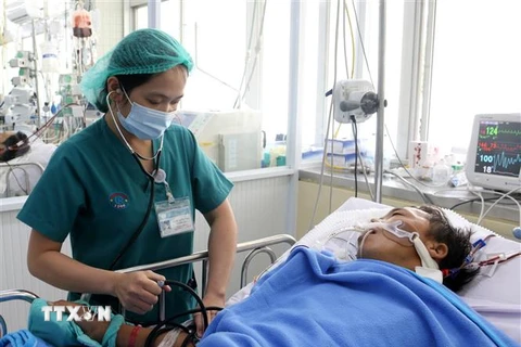 Bệnh nhân P.V.T đang được điều trị tại Khoa Hồi sức cấp cứu - Bệnh viện Chợ Rẫy. (Ảnh: Đinh Hằng/TTXVN phát)