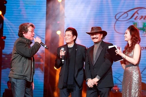 Nhạc sỹ Phó Đức Phương (ngoài cùng bên trái) và những người bạn thân thiết - nhạc sỹ Trương Ngọc Ninh, Nguyễn Cường. (Ảnh: Hải Bá)