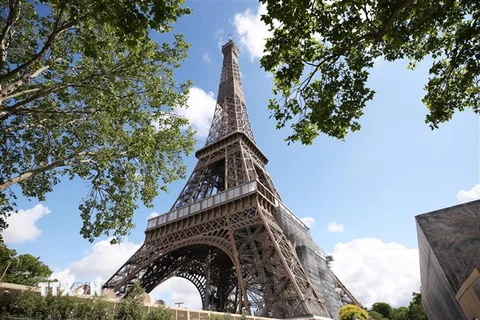 Tháp Eiffel tại thủ đô Paris, Pháp ngày 18/6/2020. (Ảnh: THX/ TTXVN)