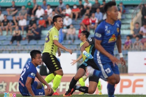 Hai đội Quảng Nam và Hà Nội FC chia điểm trên sân Tam Kỳ