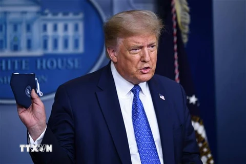 Tổng thống Mỹ Donald Trump phát biểu trong cuộc họp báo về chống dịch COVID-19, tại Nhà Trắng, Washington, DC., Mỹ, ngày 22/7/2020. (Ảnh: AFP/TTXVN)