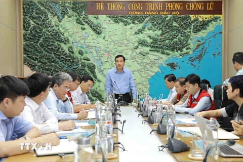 Phó trưởng Ban chỉ đạo Trung ương về phòng, chống thiên tai Trần Quang Hoài phát biểu chỉ đạo về công tác ứng phó với Áp thấp nhiệt đới. (Ảnh: Vũ Sinh/TTXVN)