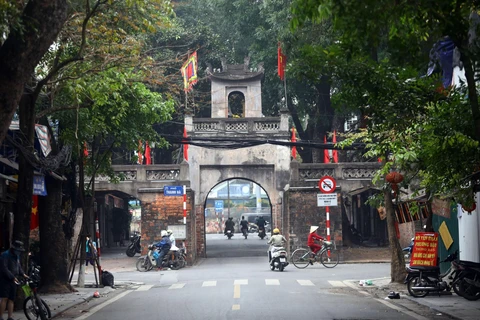 Di tích Ô Quan Chưởng ngày nay nằm trên phố Hàng Chiếu, phường Đồng Xuân, Quận Hoàn Kiếm, Hà Nội là cửa ô duy nhất còn giữ lại dáng vẻ xưa cũ. (Ảnh: Danh Lam/TTXVN)