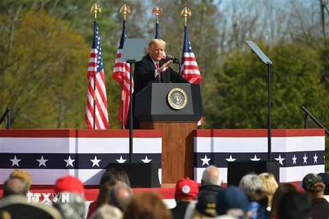 Tổng thống Mỹ Donald Trump phát biểu trong cuộc vận động tranh cử ở bang Pennsylvania ngày 31/10/2020. (Ảnh: AFP/TTXVN)