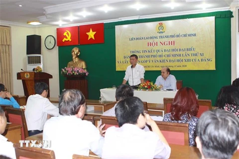 Phó Chủ tịch Thường trực Liên đoàn Lao động thành phố Hồ Chí Minh Trần Đoàn Trung phát biểu tại hội nghị. (Ảnh: Thanh Vũ/TTXVN)