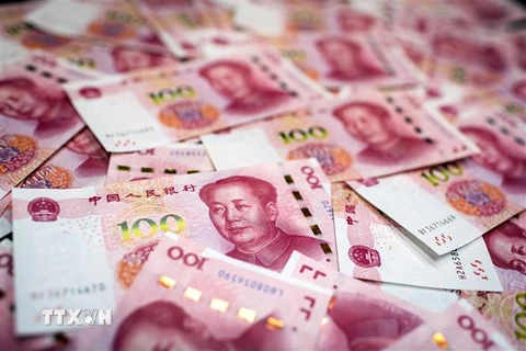 Đồng tiền mệnh giá 100 nhân dân tệ tại Bắc Kinh, Trung Quốc, ngày 14/1/2020. (Ảnh: AFP/ TTXVN)