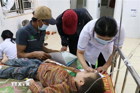 Đa số nạn nhân bị ngộ độc thực phẩm là trẻ em của hai xã Ia Le và Ia Phang, huyện Chư Pưh. (Ảnh: Hồng Điệp/TTXVN)