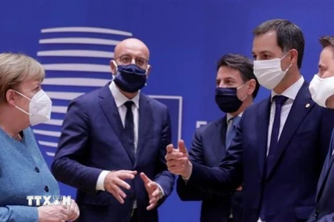 (Từ trái sang): Thủ tướng Đức Angela Merkel, Chủ tịch Hội đồng châu Âu Charles Michel, Thủ tướng Italy Giuseppe Conte, Thủ tướng Bỉ Alexander De Croo và Thủ tướng Luxembourg Xavier Bettel tại Hội nghị thượng đỉnh EU ở Brussels, Bỉ ngày 10/12/2020. (Ảnh: R
