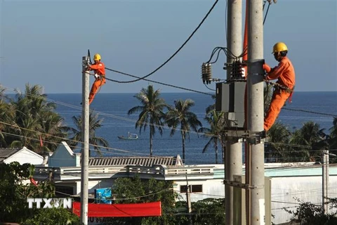 Điện lưới quốc gia đã được đưa ra huyện đảo Lý Sơn (Quảng Ngãi). (Ảnh: Ngọc Hà/TTXVN)