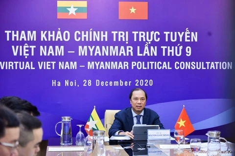 Thứ trưởng Ngoại giao Nguyễn Quốc Dũng từ đầu cầu Hà Nội. (Nguồn: baoquocte.vn)