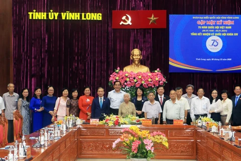 Phó Chủ tịch Đặng Thị Ngọc Thịnh và đại biểu tham dự buổi gặp mặt. (Ảnh: Phạm Minh Tuấn/TTXVN)