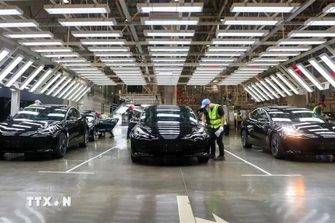 Bên trong nhà máy của Tesla ở Thượng Hải, Trung Quốc ngày 20/11/2020. (Ảnh: THX/TTXVN)