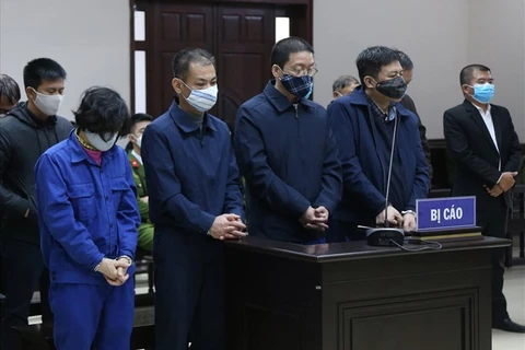 Các bị cáo tại phiên tòa. (Nguồn: laodong.vn)