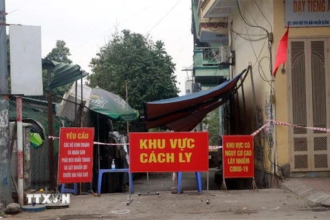 Khu vực chợ Cao Thắng, thành phố Hạ Long đã bị phong tỏa (30/1/2021). (Ảnh: Đức Hiếu/TTXVN)