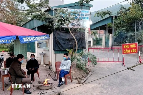 Một chốt kiểm dịch ở thị trấn Cái Rồng, Vân Đồn, Quảng Ninh. (Ảnh: TTXVN phát)
