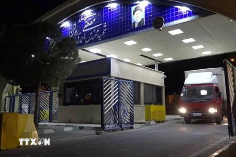 Xe chở thanh nhiên liệu UF6 rời khỏi trung tâm hạt nhân Natanz ở tỉnh Isfahan, miền Trung Iran ngày 6/11/2019. (Ảnh: AFP/TTXVN)