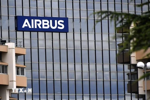 Biểu tượng Airbus tại trụ sở ở Saint-Martin du Touch, gần Blagnac, ngoại ô Toulouse, Pháp, ngày 2/7/2020. (Ảnh: AFP/TTXVN)