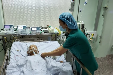 Khám chữa bệnh cho bệnh nhân tại Bệnh viện Đa khoa Trung ương Cần Thơ. (Nguồn: TTXVN phát)