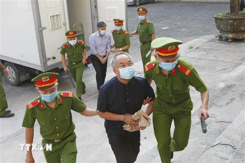 Bị cáo Nguyễn Thành Tài, nguyên Phó Chủ tịch UBND Thành phố Hồ Chí Minh được áp giải đến phiên tòa ngày 15/3. (Ảnh: Thanh Vũ/TTXVN)