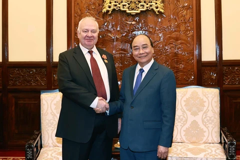 Chủ tịch nước Nguyễn Xuân Phúc tiếp ông Konstantin Vnukov, Đại sứ Liên bang Nga tại Việt Nam. (Ảnh: Thống Nhất/TTXVN)