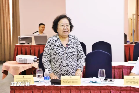 Bà Nguyễn Thị Hoài Thu, Chủ nhiệm Ủy ban Về các vấn đề xã hội của Quốc hội khoá XI phát biểu hội thảo. (Ảnh: Hồng Giang/TTXVN)