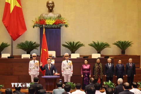 Chủ tịch Quốc hội Vương Đình Huệ tuyên thệ nhậm chức. (Ảnh: Thống Nhất/TTXVN)