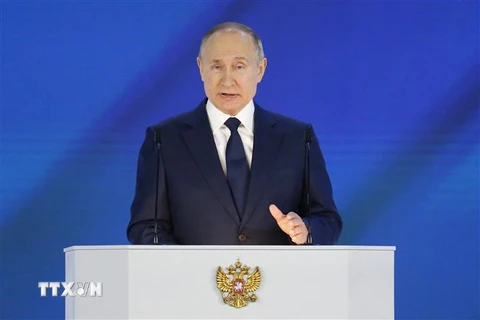 Tổng thống Nga Vladimir Putin đọc Thông điệp Liên bang thứ 27 tại Moskva ngày 21/4/2021. (Ảnh: AFP/ TTXVN)