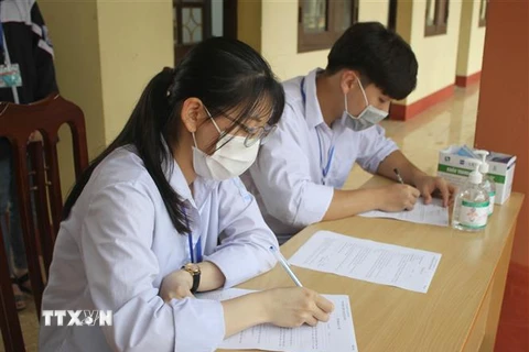 Phòng chống dịch tại trường THPT Nguyễn Huệ, thành phố Tam Điệp, tỉnh Ninh Bình. (Ảnh: Thùy Dung/TTXVN)