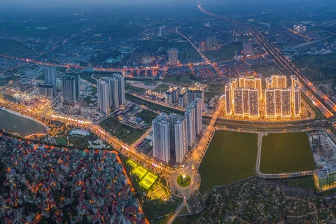 Vinhomes Smart City gây ấn tượng kép bởi vị trí đắc địa, kết nối hoàn hảo (giao điểm của 3 tuyến metro trọng yếu) và mô hình đại đô thị chuẩn quốc tế giữa trung tâm mới của Thủ đô.