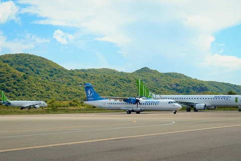 Máy bay tại sân bay Côn Đảo. (Ảnh: CTV/Vietnam+)