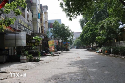 Đường làng thôn Giang Liễu, xã Phương Liễu, Bắc Ninh không có bóng người ra đường, thực hiện nghiêm phòng dịch. (Ảnh: Thái Hùng/TTXVN)