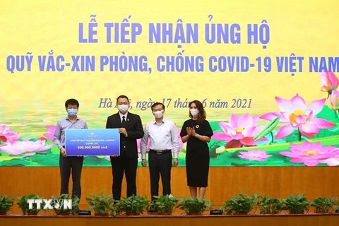 Các doanh nghiệp ủng hộ Quỹ vaccine phòng, chống COVID-19 Việt Nam. (Ảnh: Hoàng Hiếu/TTXVN)