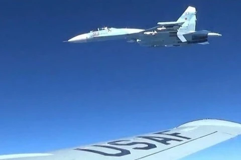 Chiến đấu cơ Nga Su-27 Flanker trong một lần đón chặn máy bay trinh sát Mỹ RC-135U trên biển Baltic. (Nguồn:Reuters)