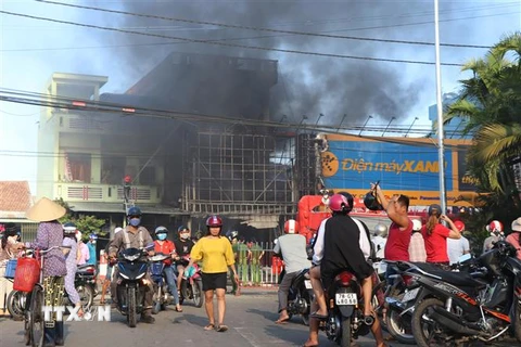 Hiện trường vụ cháy tại cửa hàng điện máy Thái Viên. (Ảnh: TTXVN phát)