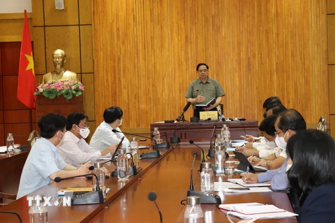 Thủ tướng Phạm Minh Chính phát biểu kết luận tại buổi làm việc. (Ảnh: Lê Đức Hoảnh/TTXVN)