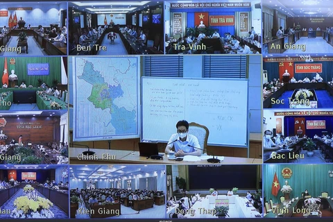 Phó Thủ tướng Vũ Đức Đam họp trực tuyến phòng, chống dịch COVID-19 với 12 tỉnh, thành phố phía Nam. (Ảnh: Lâm Khánh/TTXVN)