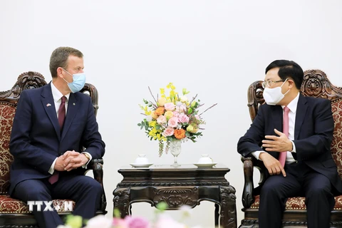 Phó Thủ tướng Phạm Bình Minh tiếp Bộ trưởng Thương mại, Du lịch và Đầu tư Australia Dan Tehan. (Ảnh: Lâm Khánh/TTXVN)