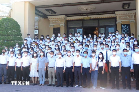 Đoàn cán bộ y tế tham gia hỗ trợ hành phố Hồ Chí Minh và Đồng Tháp chống dịch. (Ảnh: Tường Vi/TTXVN)