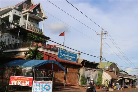 Khu vực phong tỏa tại thị xã Phước Long (Bình Phước) do có ca dương tính với SARS-CoV-2. (Ảnh: K GỬIH/TTXVN)