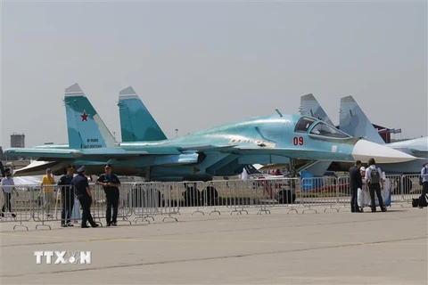 Máy bay chiến đấu Sukhoi Su-34 của quân đội Nga được giới thiệu tại triển lãm. (Ảnh: Trần Hiếu/TTXVN)